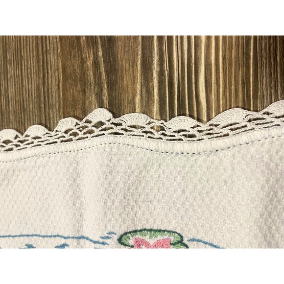 Swan Handmade Center Piece Mat with Hand Crocheted Edges - Picture 4 of 5